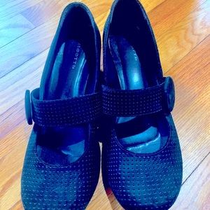 Vigotti Qacha Black Nubuck Low heels